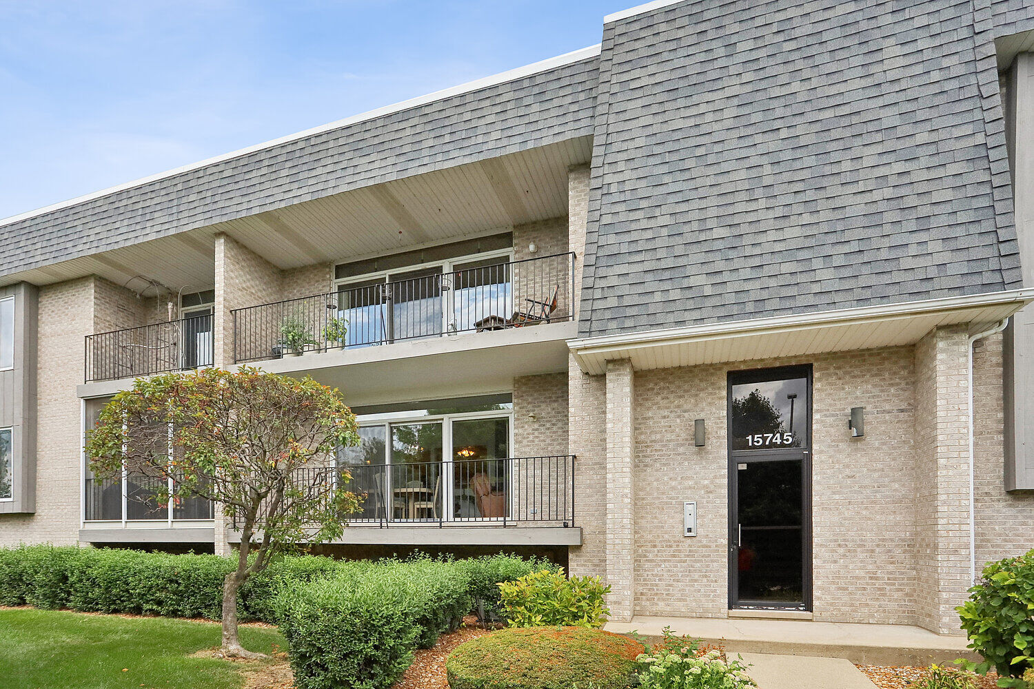 Property Photo:  15745 Ravinia Avenue 1W  IL 60462 