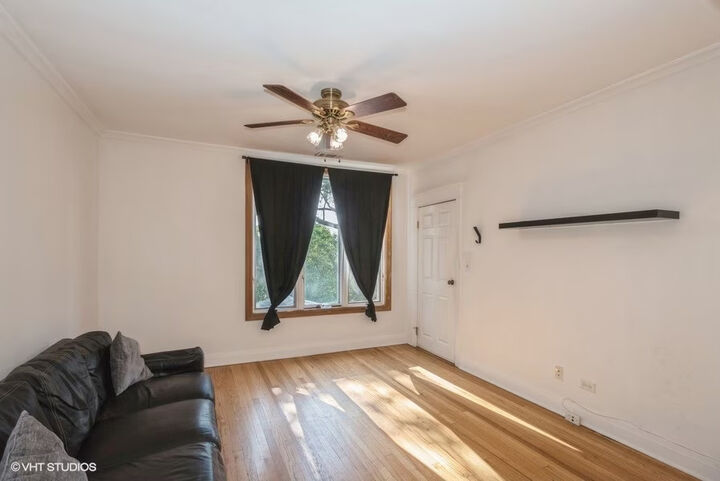 Property Photo:  5639 N Karlov Avenue 2fl  IL 60646 