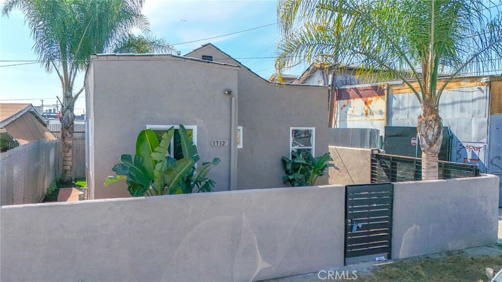 Property Photo:  1712 E 57th  CA 90058 
