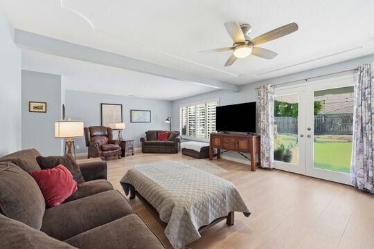 Property Photo:  
