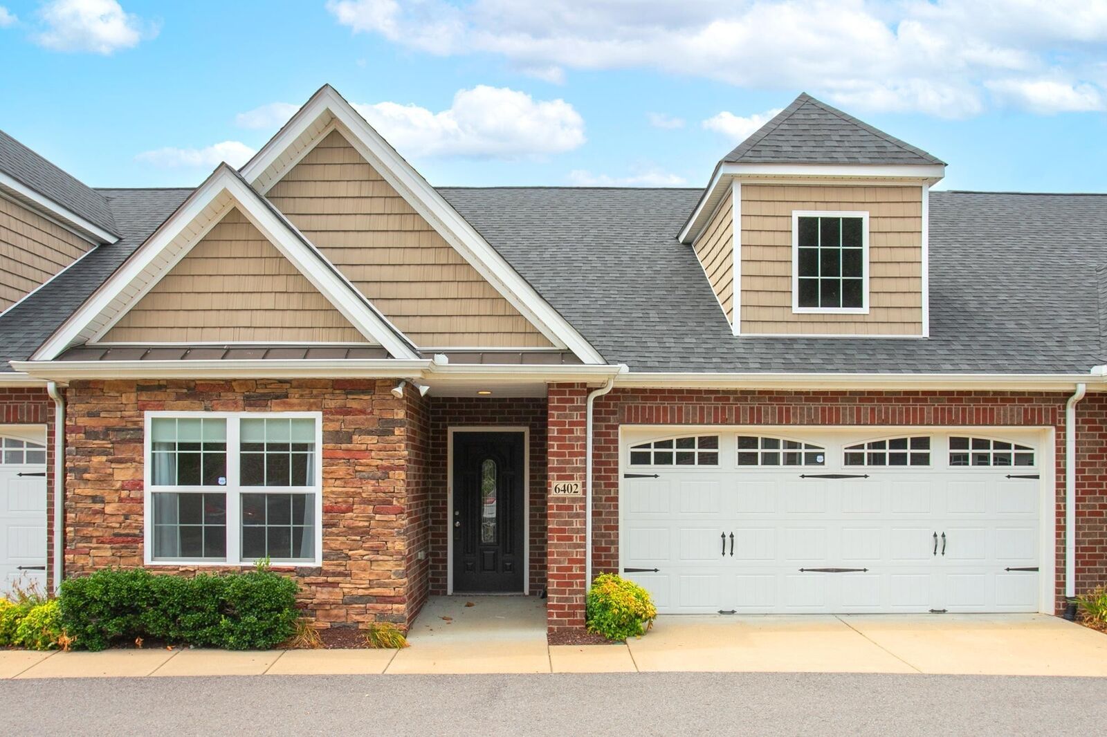 Property Photo:  395 Devon Chase Hl 6402  TN 37066 