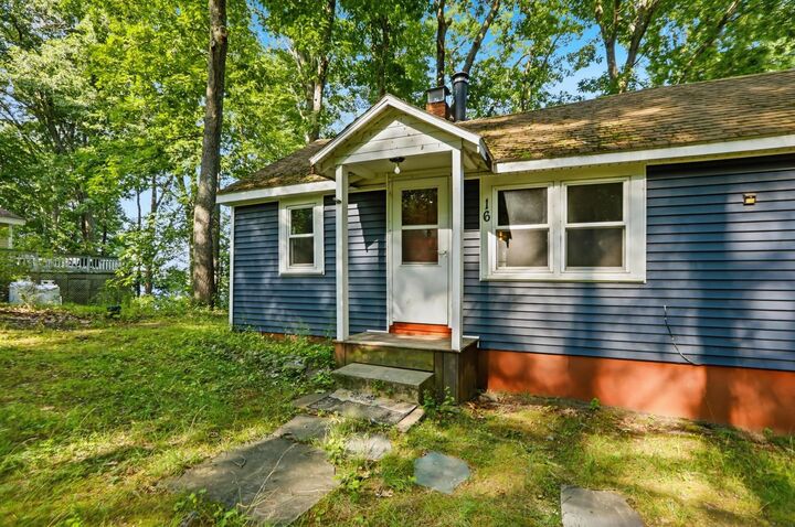 Property Photo:  16 Hillside Avenue  NH 03031-1840 