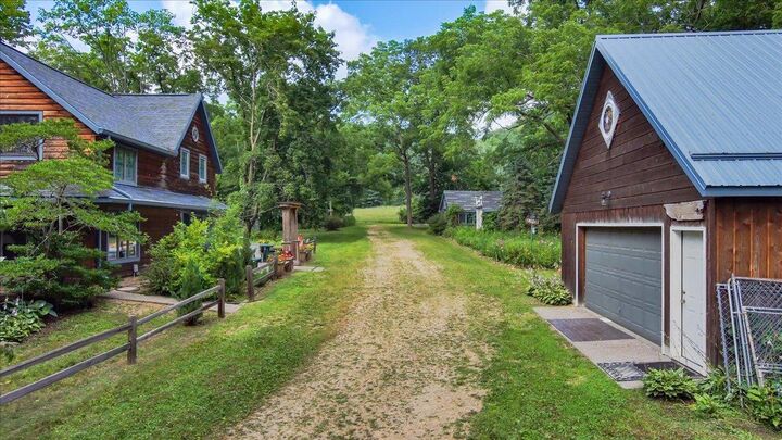 Property Photo:  