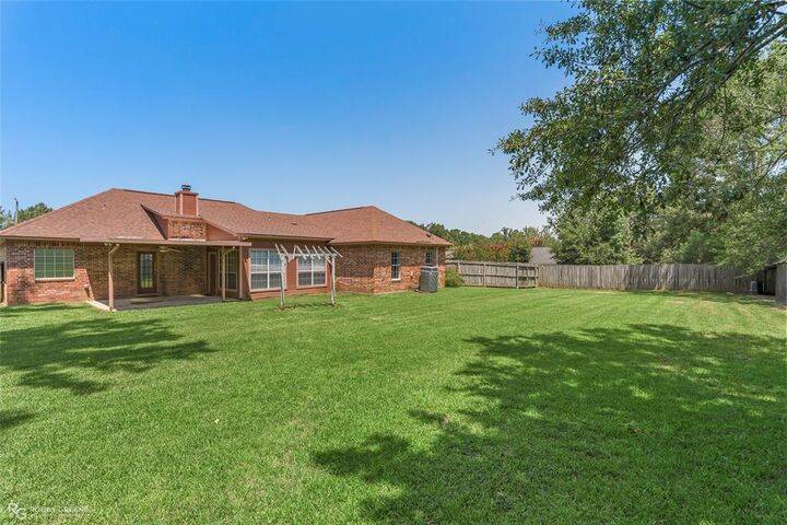 Property Photo: 4855 Fairway View LA 71107