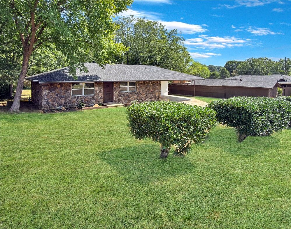 Property Photo:  104 NW 16th Street  AR 72823 