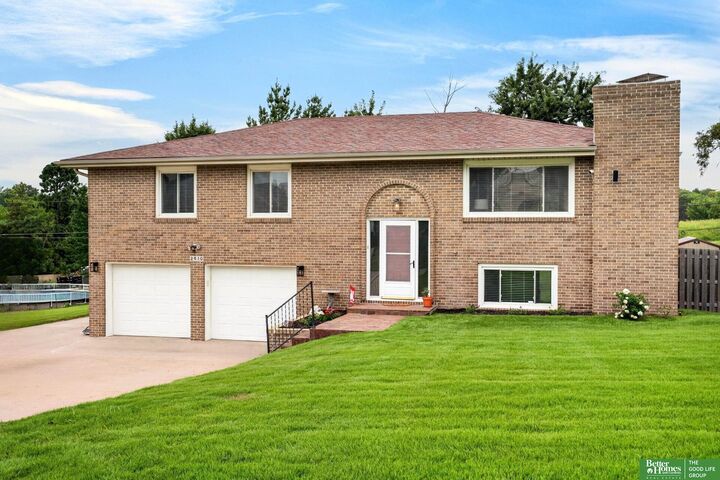 Property Photo:  2610 N 138 Street  NE 68164 