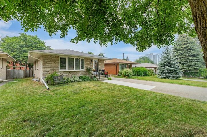 Property Photo:  111 Kimberly Crescent  ON N2E 1C8 