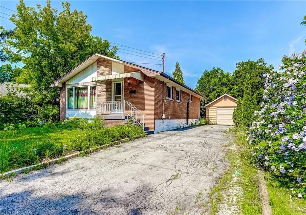 Property Photo:  208 West 19th Street  ON L9C 4J2 