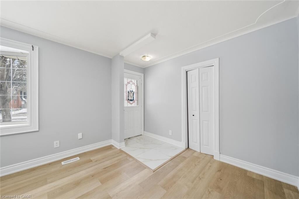 Property Photo:  40 Donald Street  ON N2B 3G5 