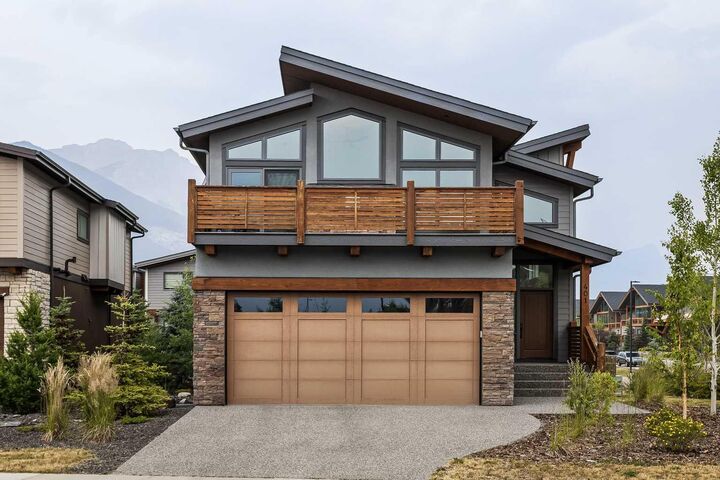 401 Stewart Creek Close — photo 1