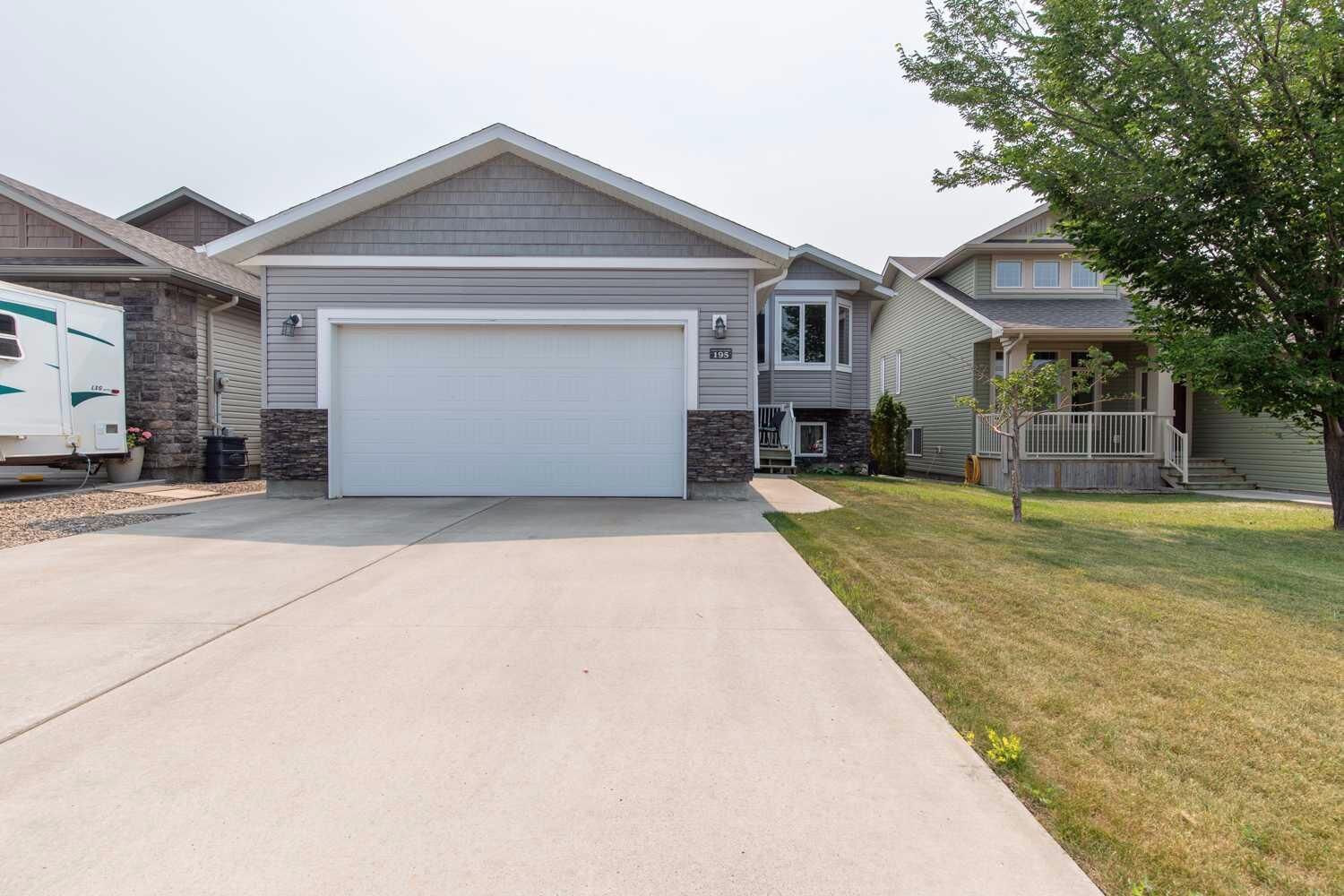 Property Photo:  195 Mt Sundial Court W  AB T1J 5C2 