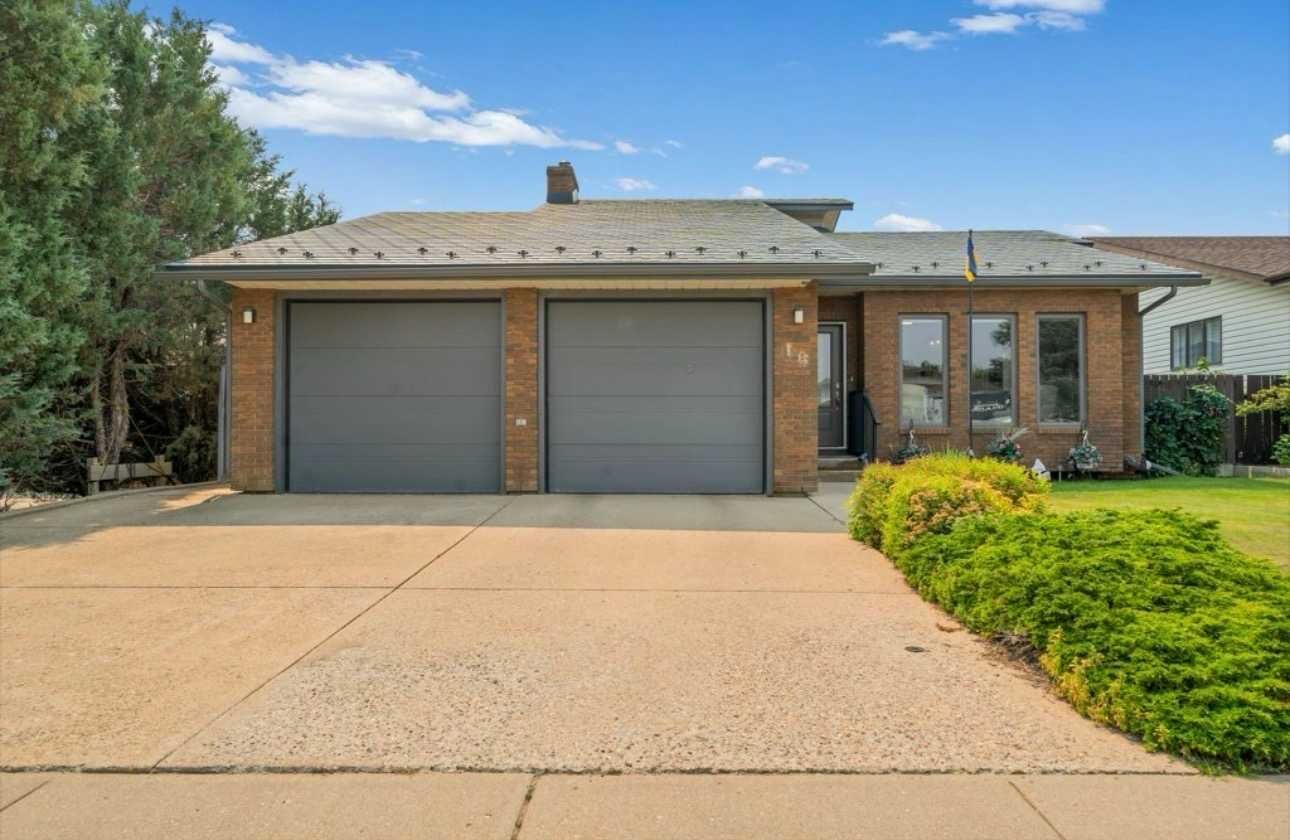 Property Photo:  16 Carry Court SE  AB T1B 3T9 