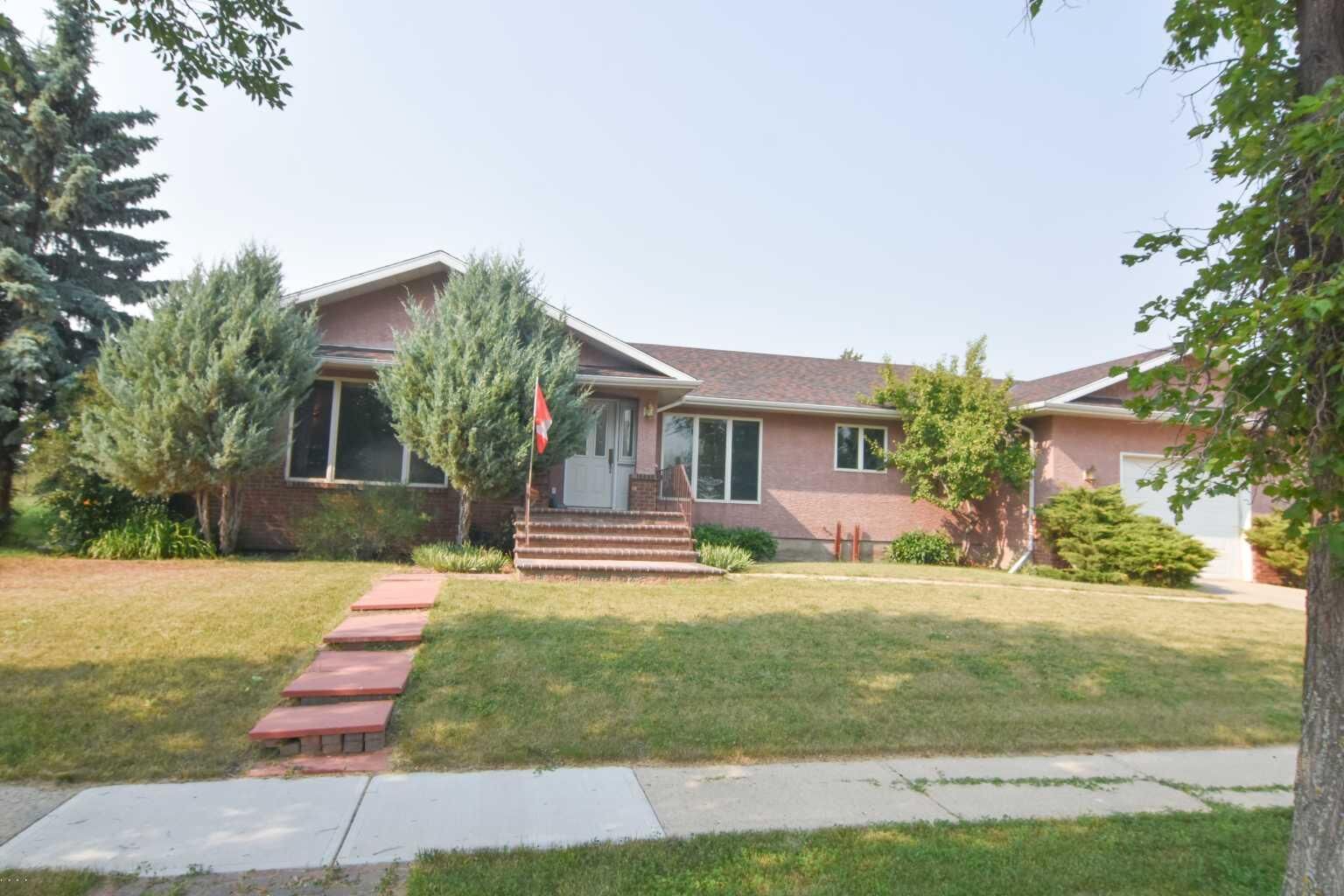 Property Photo: 250 2 Avenue W AB T0J 2R0