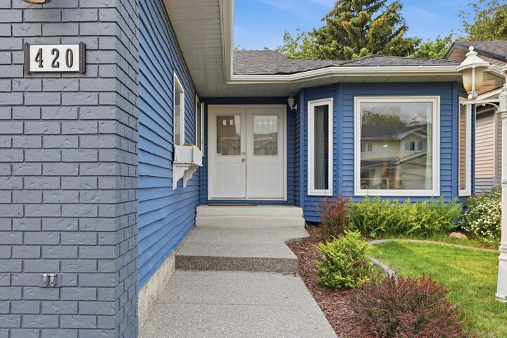 Property Photo:  420 Douglasbank Court SE  AB T2Z 1X1 