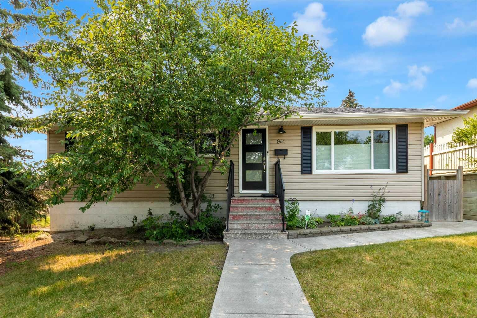 Property Photo: 1 Thorncliffe Crescent NW AB T2K 3A9