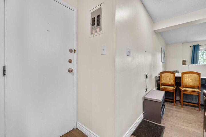 Property Photo: 2407 17 Street SW 2 AB T2T 4M9