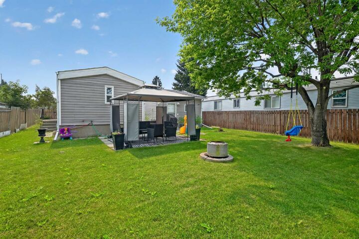 Property Photo:  913 Spring Haven Court SE  AB T4A 1B4 