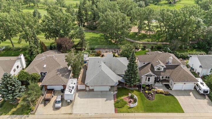 Property Photo: 6210 53 Avenue AB T4V 4H4