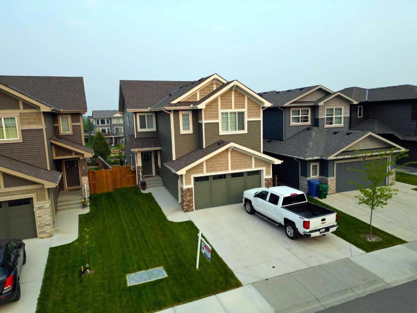 Property Photo: 5 Birch Glen AB T1S 5S9