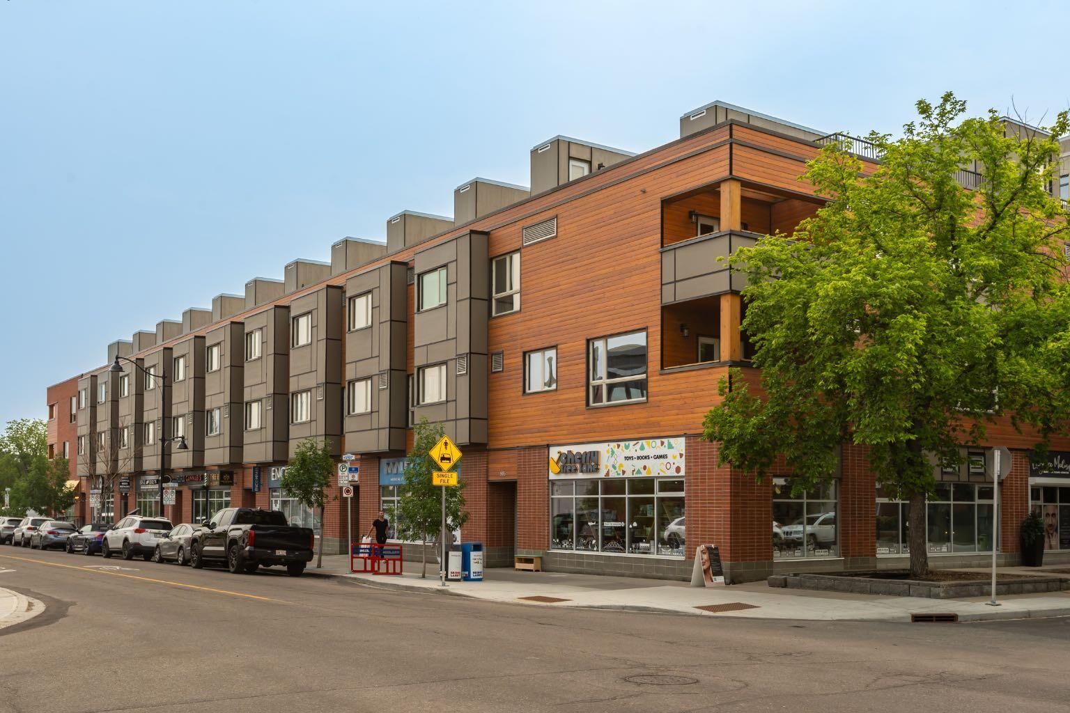 Property Photo: 118 8 Street NE 213 AB T2E 1M2
