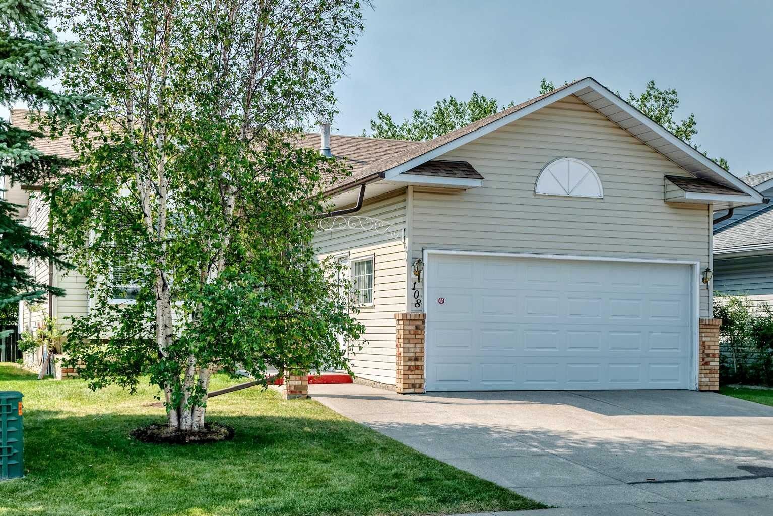 Property Photo: 108 Woodside Close NW AB T4B 2C7