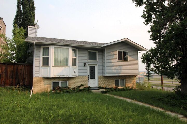 Property Photo:  112 Macewan Meadow Crescent NW  AB T3K 3H2 