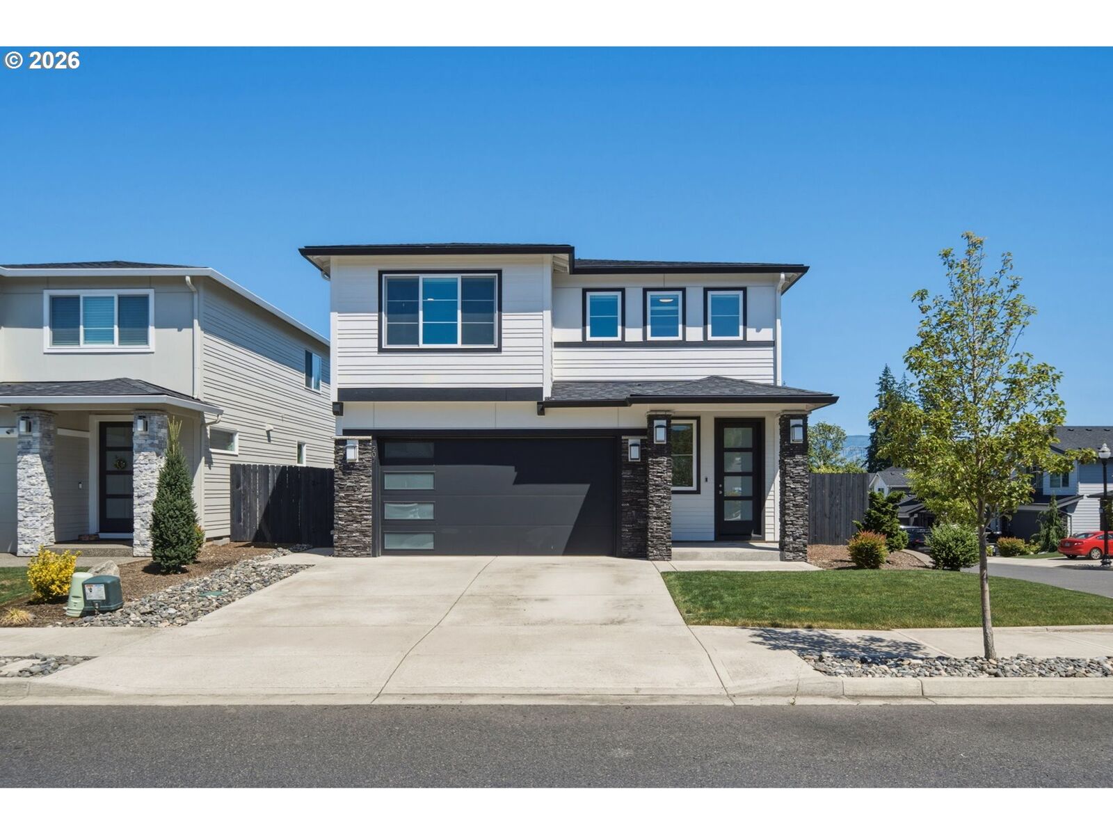 Property Photo: 207 W Laurel St WA 98671