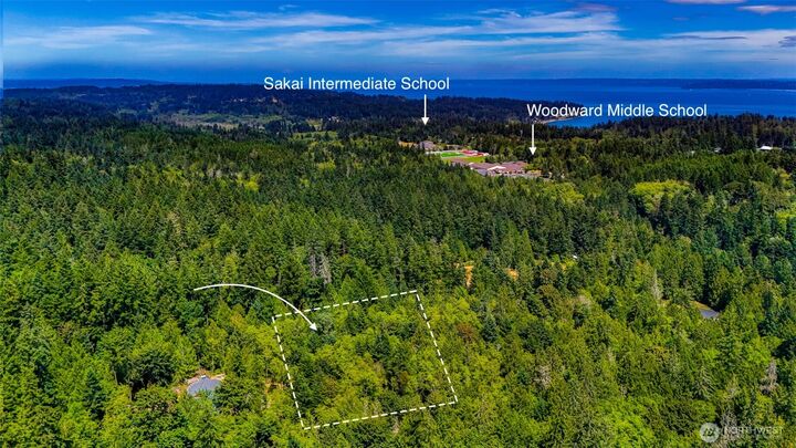 Property Photo: 8679 NE Fox Den Lane WA 98110