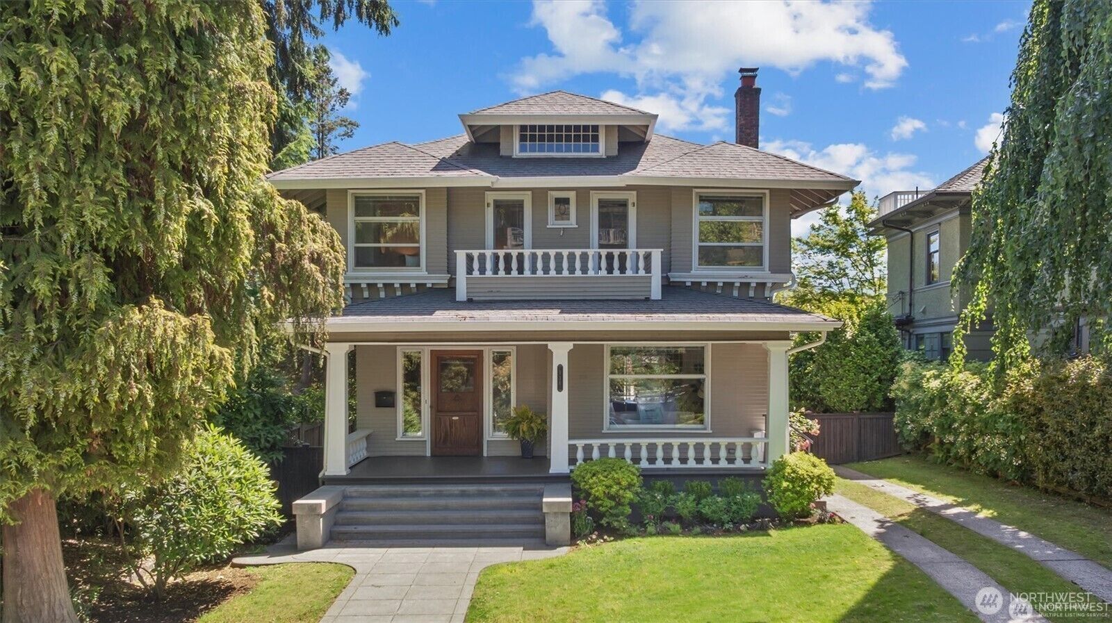 Property Photo: 938 18th Avenue E WA 98112