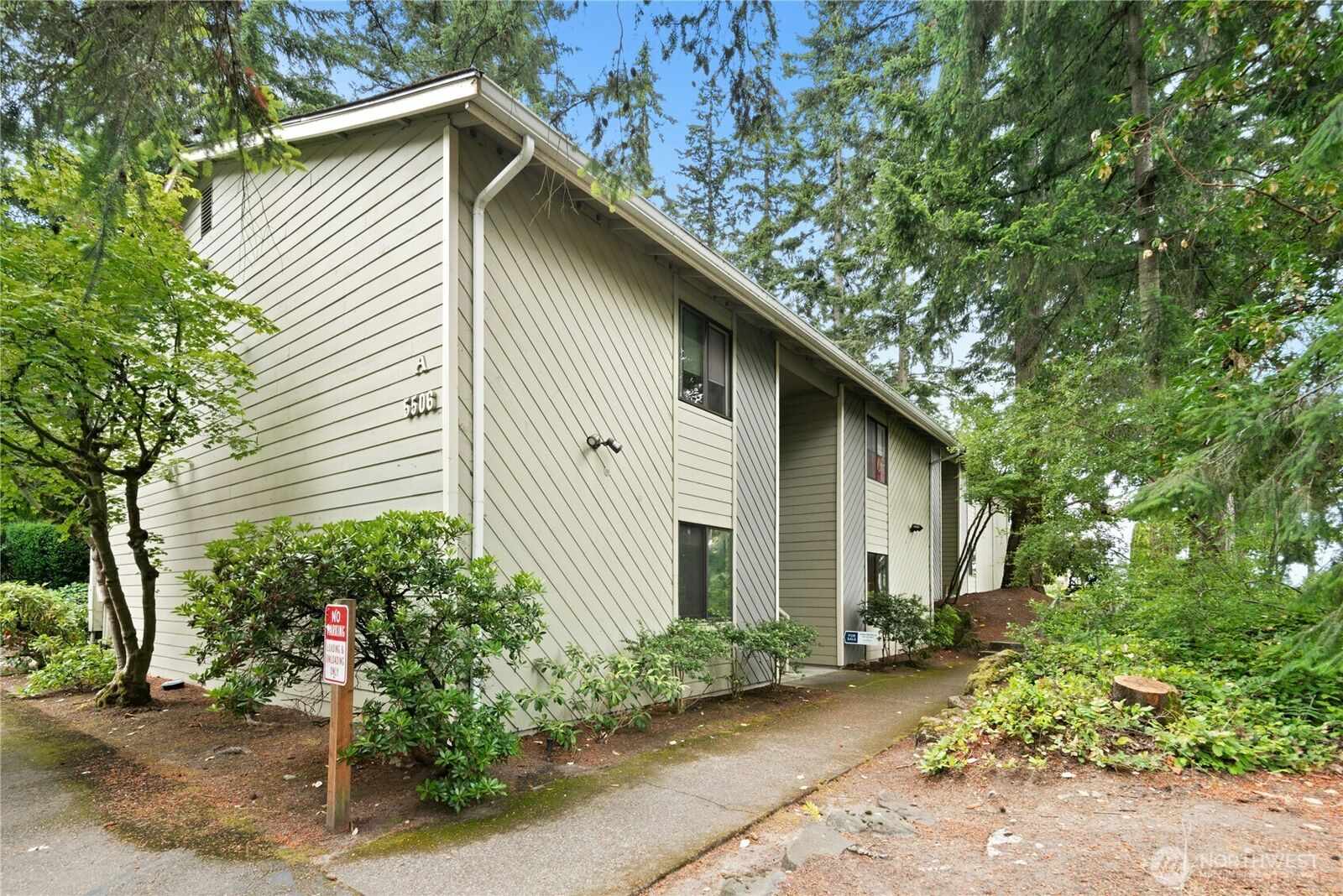Property Photo:  5506 SW 220th St  SW A203  WA 98043 