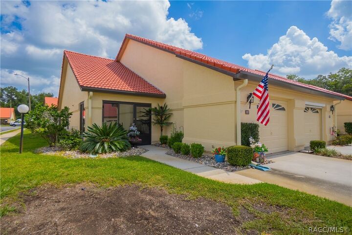 Property Photo:  2022 Forest Drive  FL 34453 