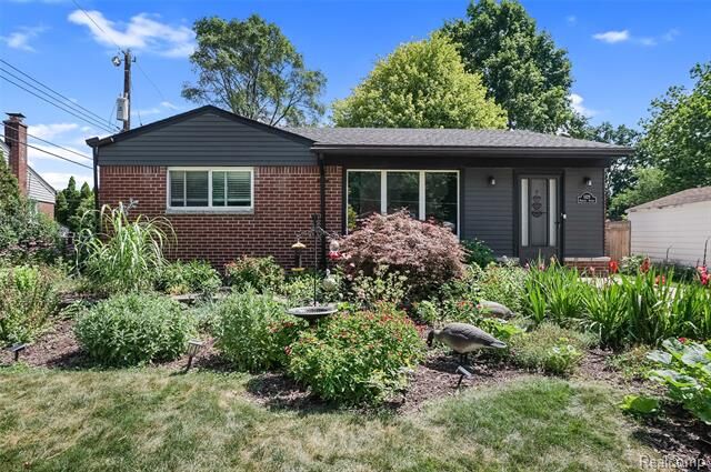 Property Photo:  1329 Darlene Avenue  MI 48071 