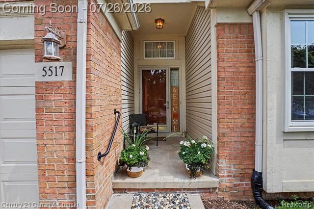 Property Photo: 5517 Elmhurst Drive 27 MI 48183