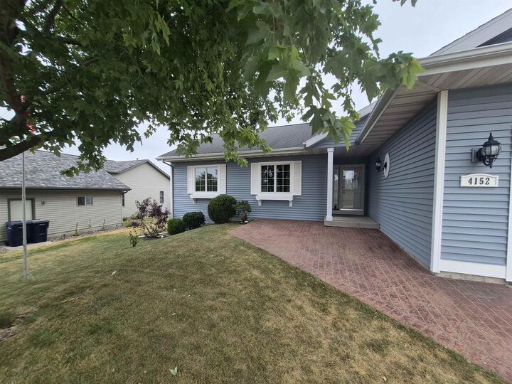Property Photo:  4152 Hawkridge Drive  WI 53546 