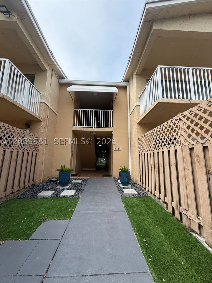Property Photo:  4134 NW 79th Ave 2A  FL 33166 