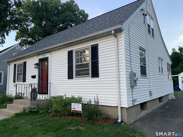 Property Photo:  406 Oakwood Avenue  CT 06110 