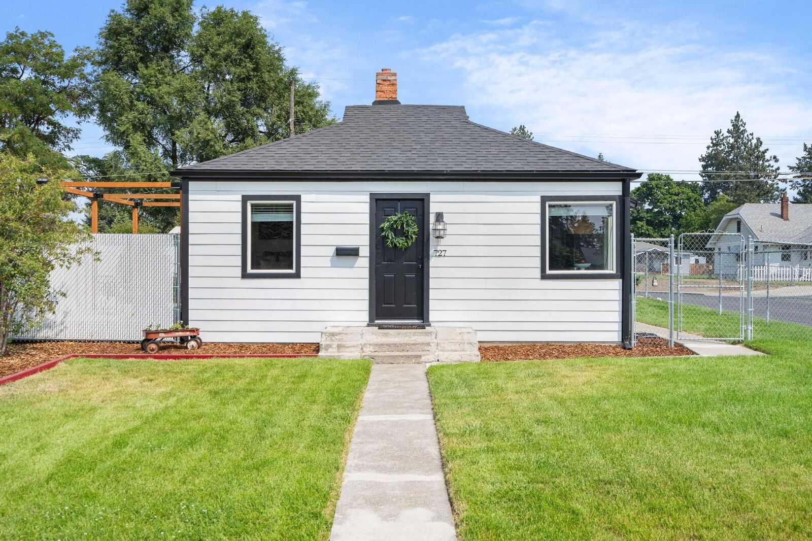 Property Photo: 727 E Crown Ave WA 99207
