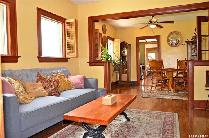 Property Photo:  517 Bedford Road  SK S7L 0E7 