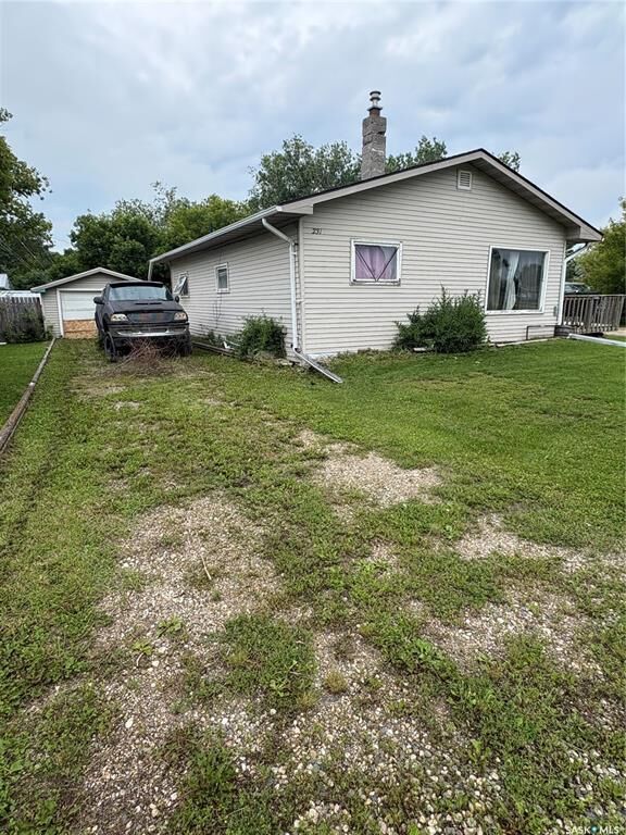Property Photo:  231 Eisenhower Street  SK S0C 1S0 