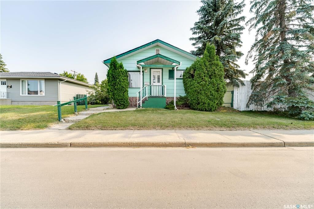 Property Photo:  1233 Coteau Street W  SK S6H 5G7 