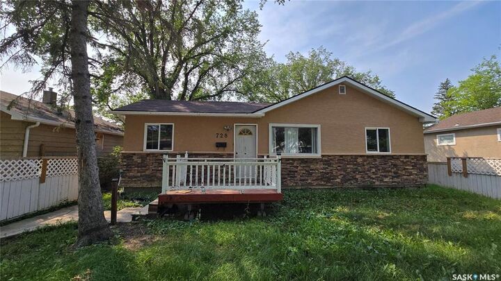 728 Argyle Street — photo 1