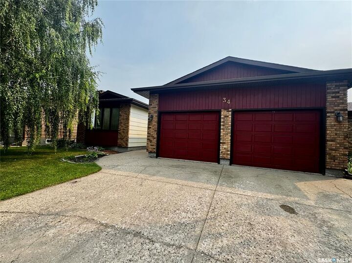 34 Blackwell Crescent — photo 1