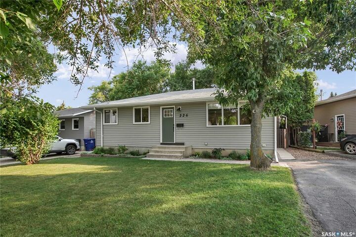 Property Photo:  226 Western Crescent  SK S7H 4J6 