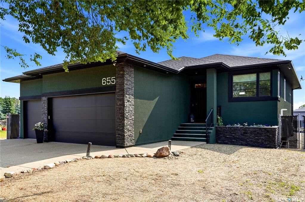Property Photo: 655 Segwun Avenue S SK S0G 1S0