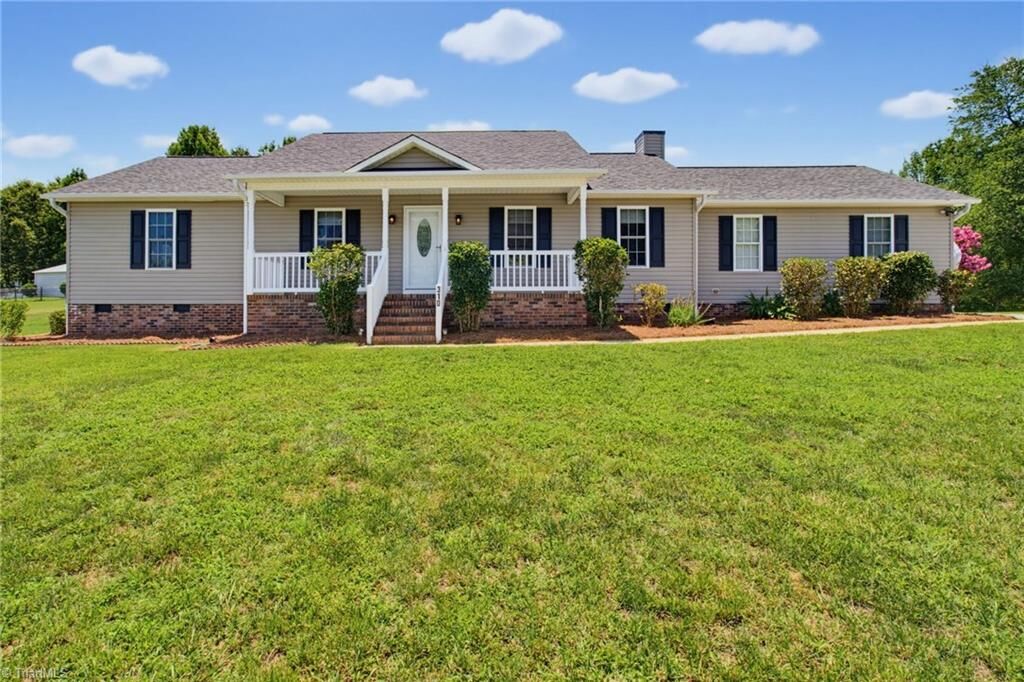 Property Photo: 310 Dogwood Acres Lane NC 27025