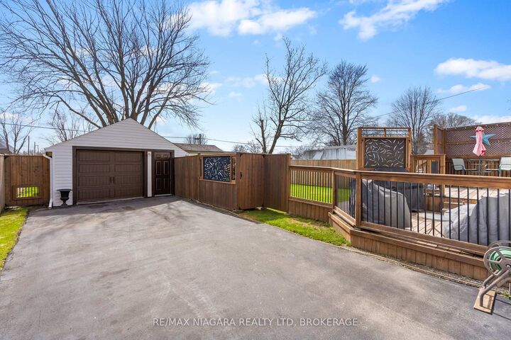 Property Photo:  124 Neff Street  ON L3K 3T4 