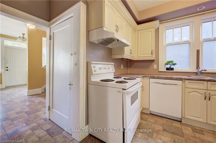 Property Photo: 59 West Avenue ON N2M 1X4