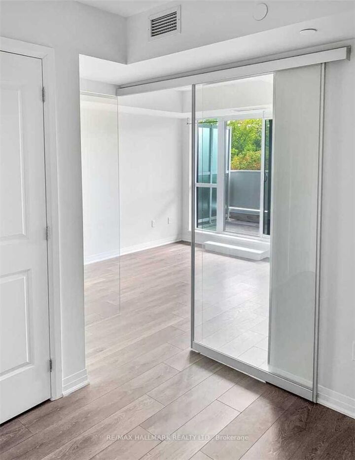 Property Photo:  2301 Danforth Avenue 417  ON M4C 1K5 