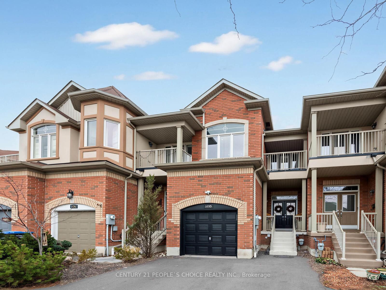 Property Photo: 5298 Roadside Way E ON L5M 0H9