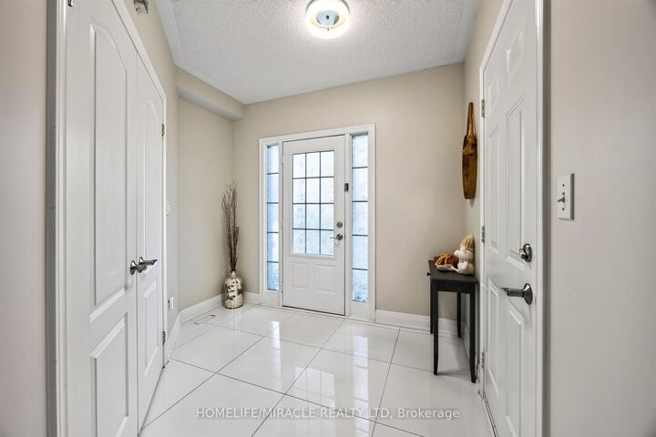 Property Photo: 93 Scepter Place ON L1R 3A8